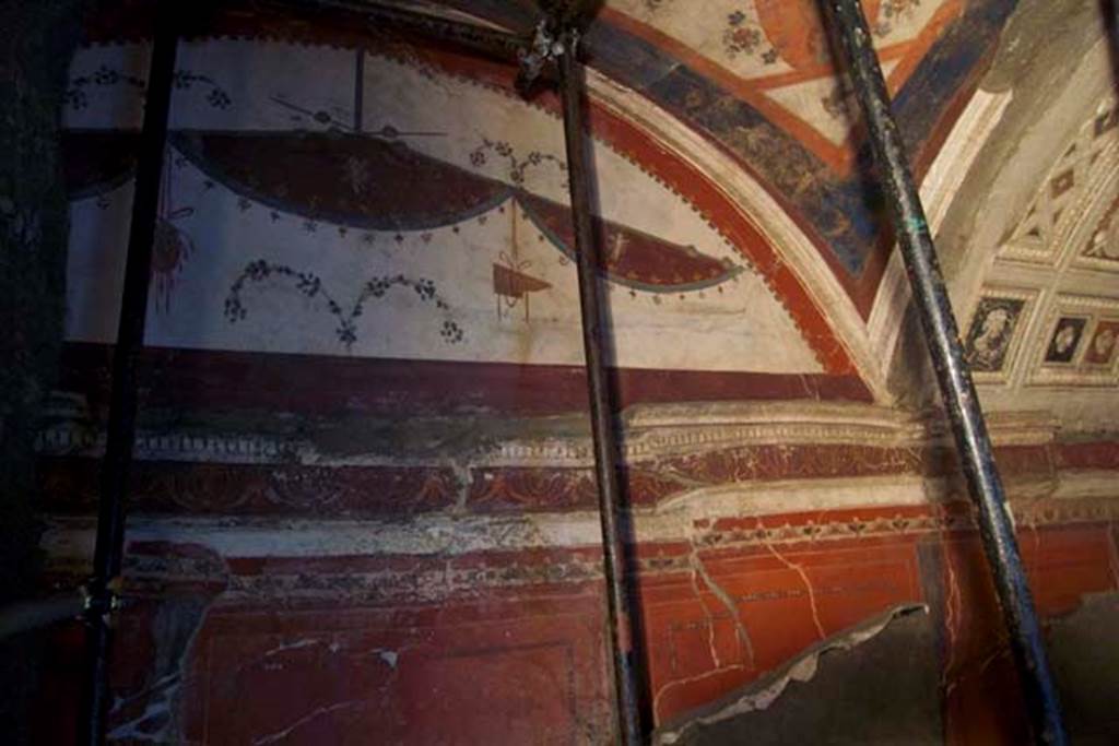 Villa dei Papiri, Herculaneum. July 2010. Vaulted room (I) on lower terrace. Antechamber east wall.
Photo courtesy of Michael Binns.
The antechamber has a ribbed vaulted ceiling and the hall displays a rounded vault.
See Esposito D. and Guidobaldi M., 2010. New Archaeological Research at the Villa of the Papyri, in the Villa of the Papyri at Herculaneum. Berlin: De Gruyter, pp. 35.